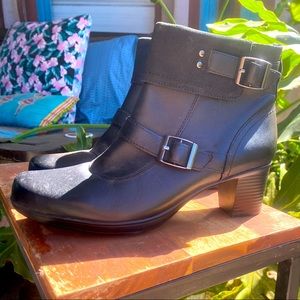 Clarks Short Boots w Buckles